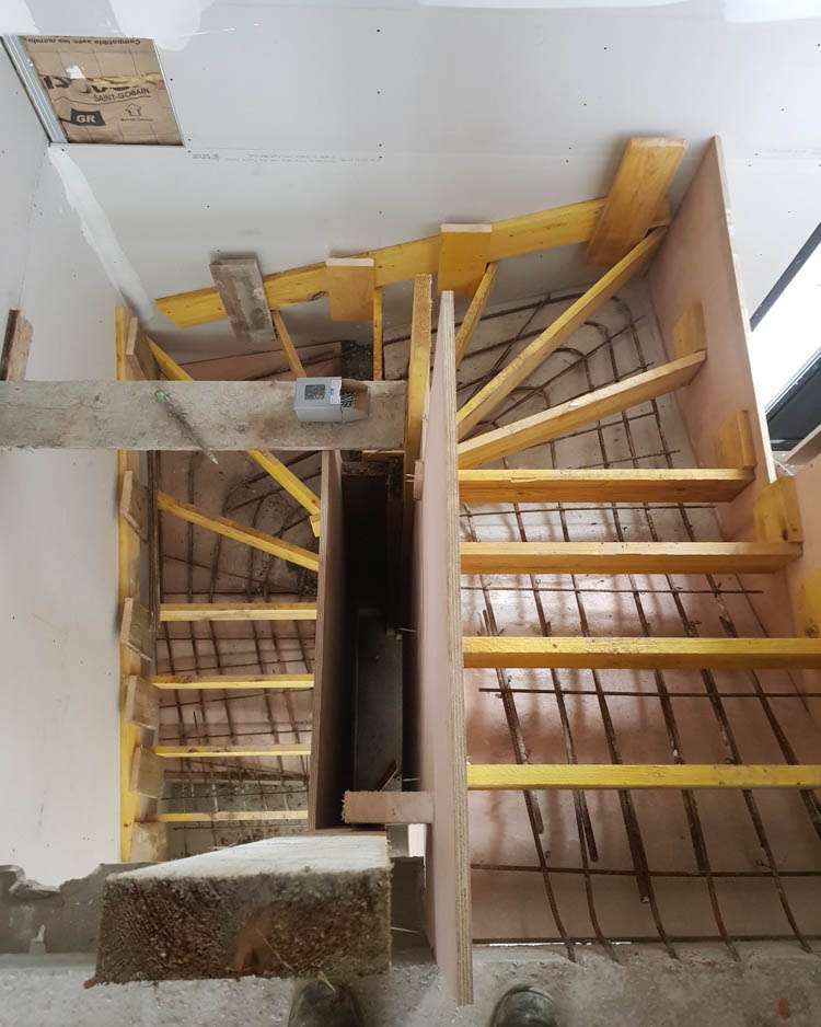 Escalier intérieur béton