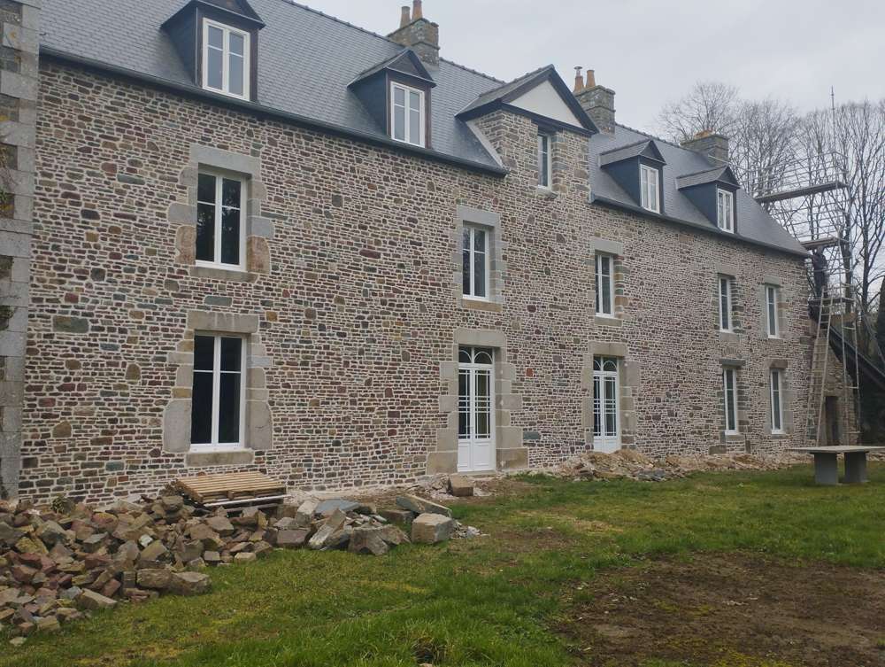 Joints à la chaux sur maison pierre