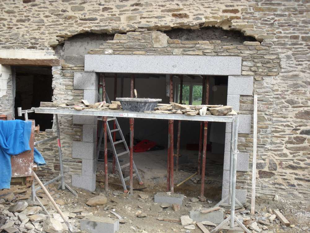 Rénovation maison en pierre, reconstruction, taille de pierre