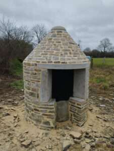 Travail de la pierre, construction d'un puis