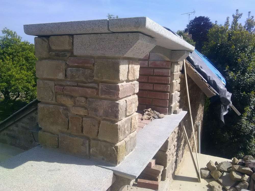 Travail de la pierre, construction d'un barbecue
