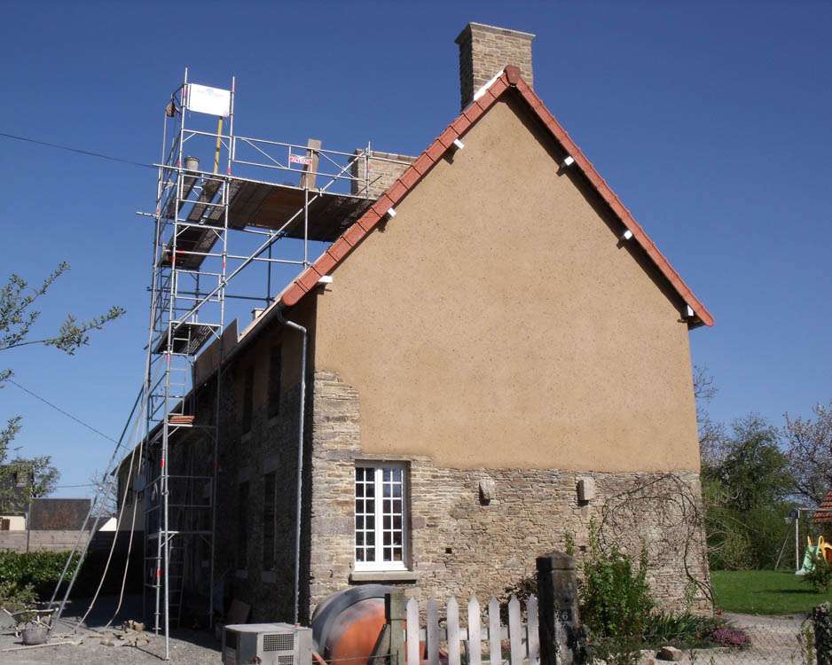 Ravalement façade, pose enduit terre