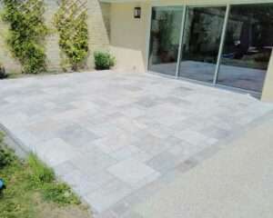 Terrasse travertins béton